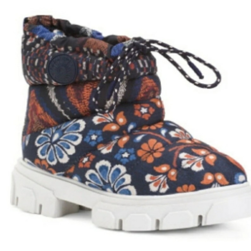 FARM Rio Pineapple Flower Lug Sole Puffer Bootie NWOT